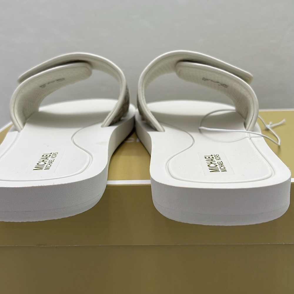 MICHAEL KORS Palmer Signature Logo Slide Sanda
Vanilla 
NWT - Picture 4 of 16